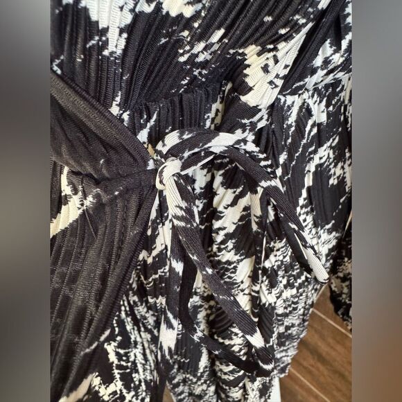 H&M PLISSÉ WRAP DRESS - Picture 7 of 14